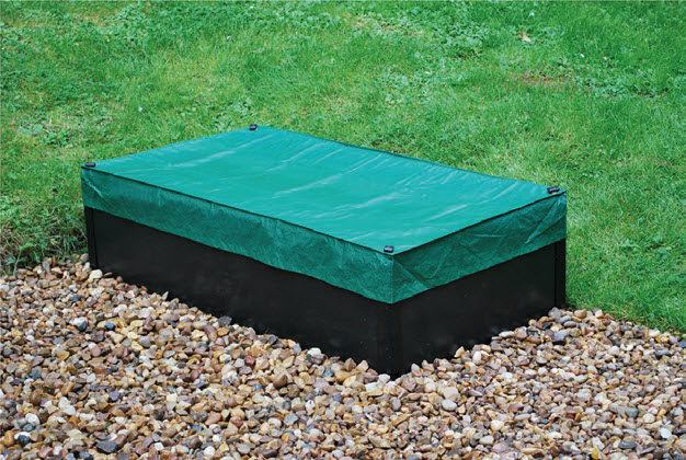 Winter cover pour mini grow bed
