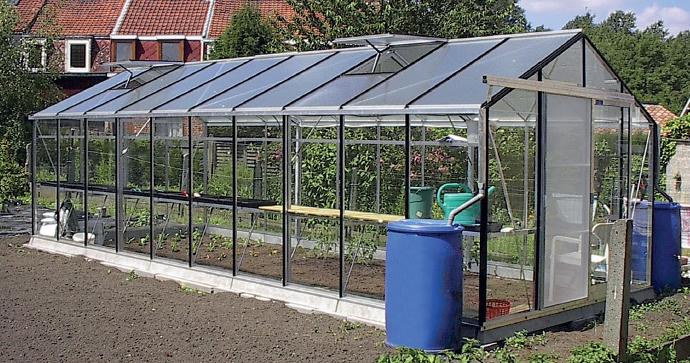 SERRALUX2.25X3.75M AVEC FONDATION EN BETON